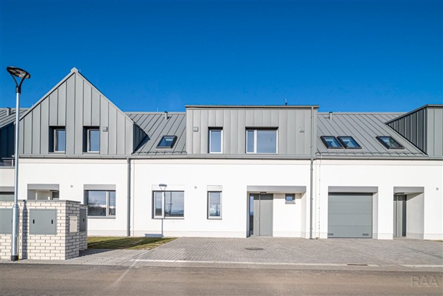 pohled na dům [2/20]