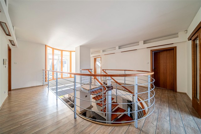 centrální schodiště [44/56]